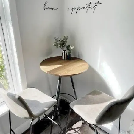 Modern 2 Bed Flat In Moseley Apartament Birmingham